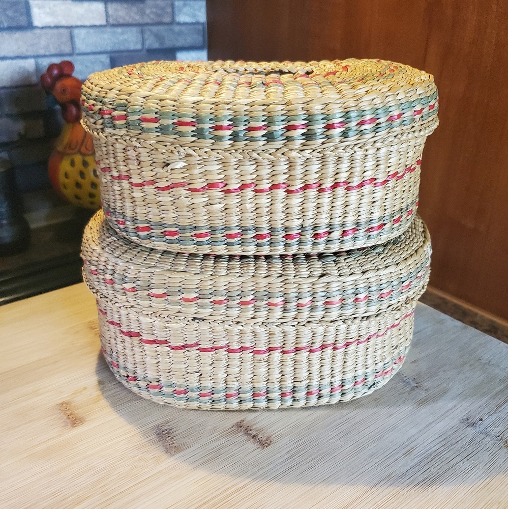 Set of vintage sweet grass lidded baskets - Excellent pre-owned condition